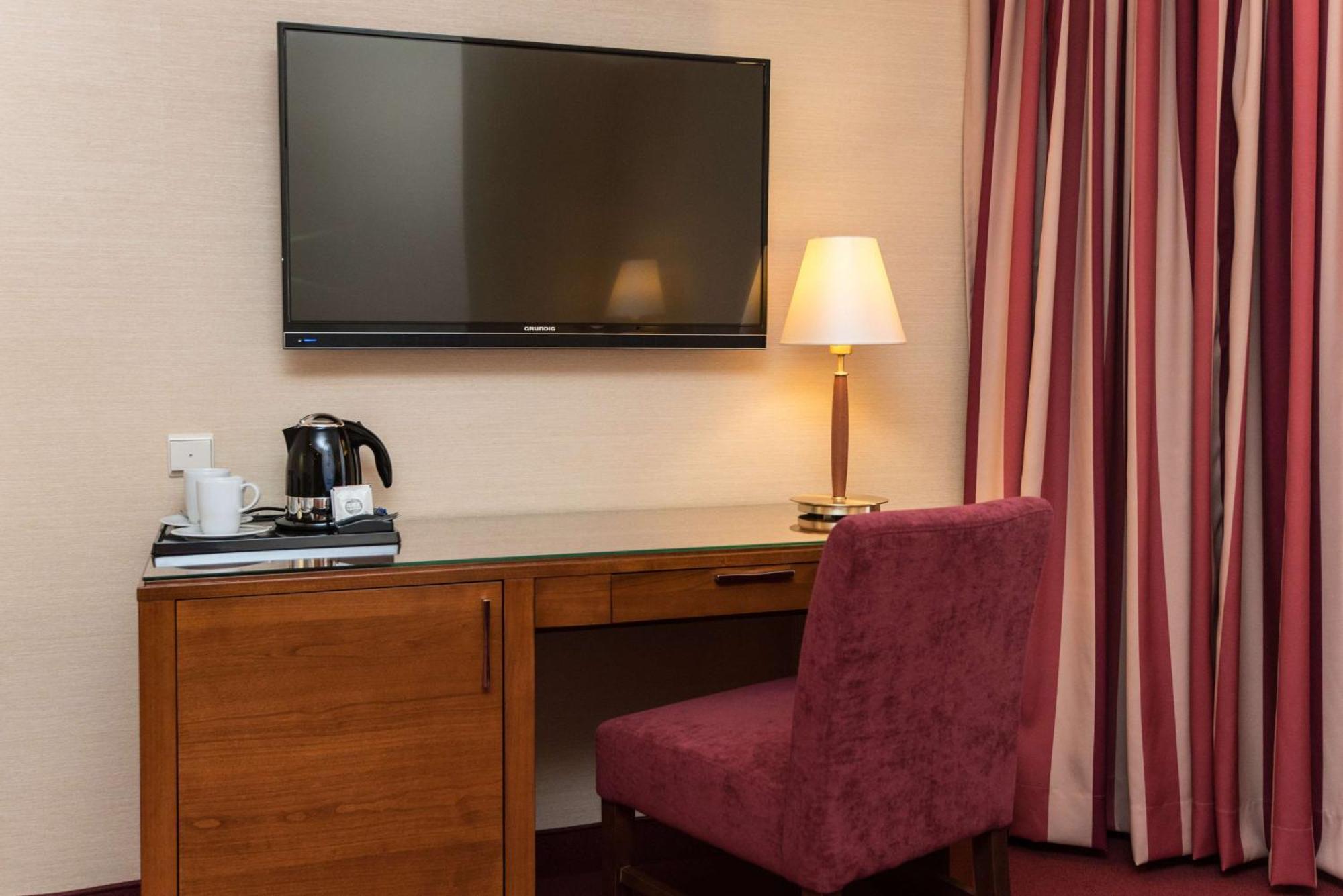 Best Western Plus Hotel St. Raphael Хамбург Екстериор снимка